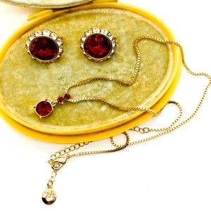 Vintage beautiful Swan Swarovski ruby pendant necklace and earrings